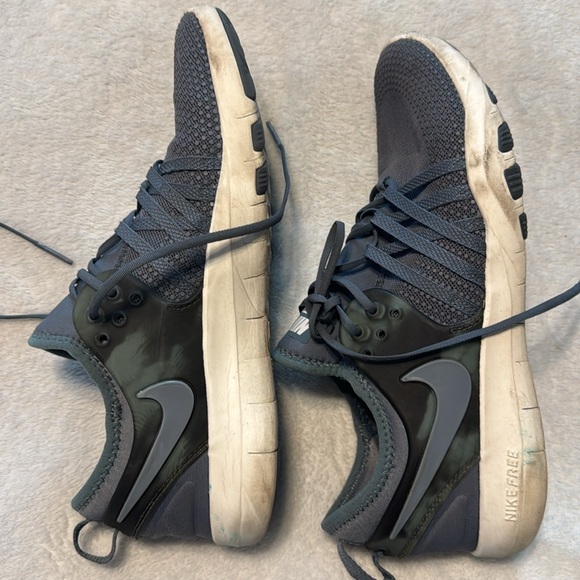 Women’s Nikes - Picture 2 of 4